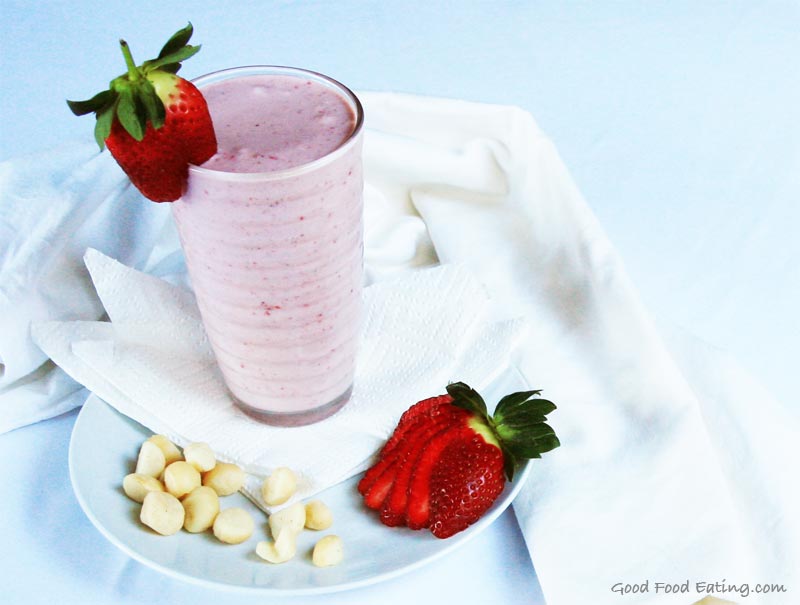 Strawberries and cream smoothie - weekday healthy breakfast on the run